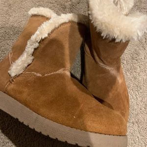 Womens Size 8 faux fur boots